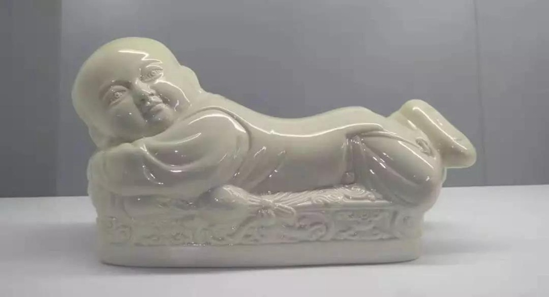 大宋定窑设计的定窑孩儿枕，与故宫博物院收藏的基本相似
