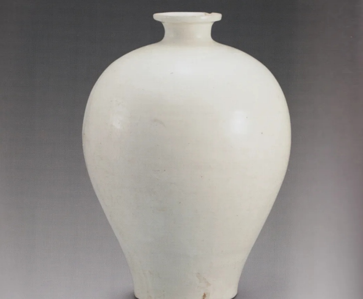 山西霍州窑烧制的白瓷梅瓶，不仔细分辨，还真看不出是山西白瓷还是定窑白瓷_副本